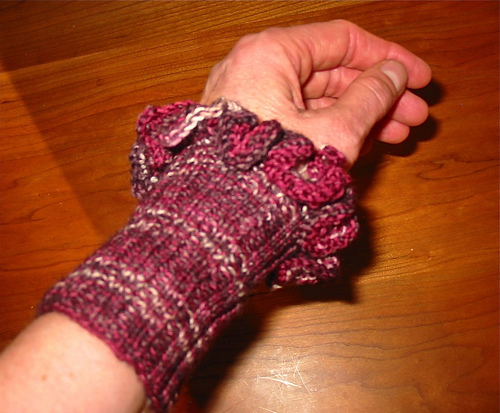Vieux Rouets Ruffled Wrist Warmers photo 5