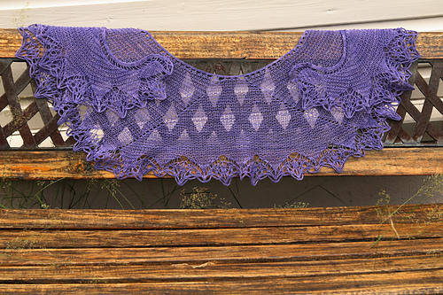 Ravelry: Darling Darling Stay With Me Shawlette pattern by Mona Mono