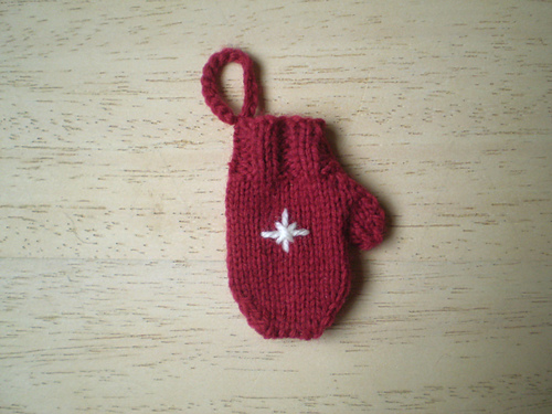 Advent Garland 1, Mitten