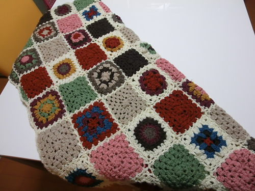 p.9 Colorful Motif Blanket カラフルモチーフのひざかけ