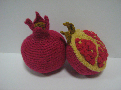 Pomegranate (Fruit - whole and cut)