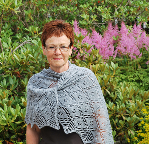 3066BC Daisy Shawl
