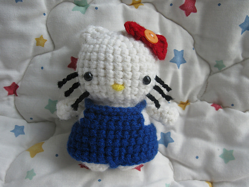 Tiny Hello Kitty Amigurumi Vintage Style