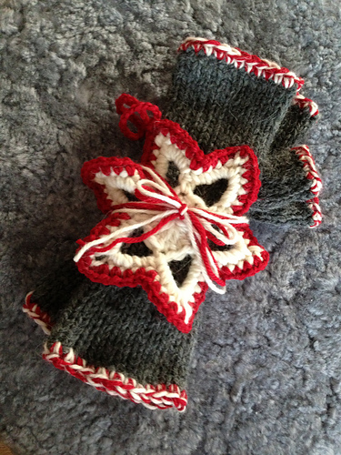 Taste of peppermint wrist warmers