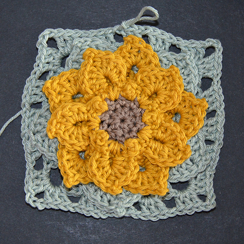 small Dahlia granny square