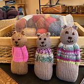 oops! Forgot the stitching to define the legs.