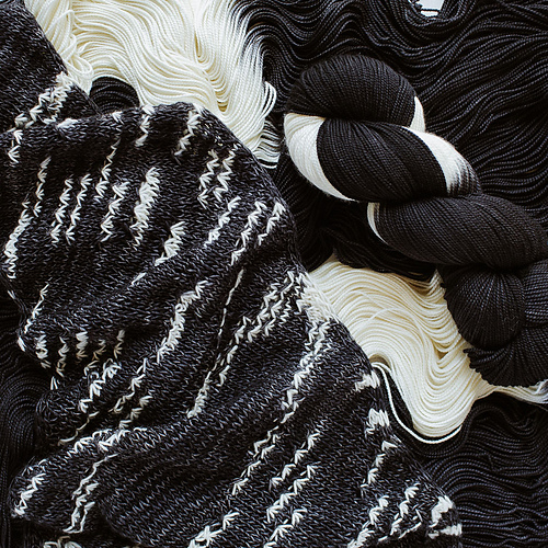 Dreaming of Daisies Assigned Pooling Shawl