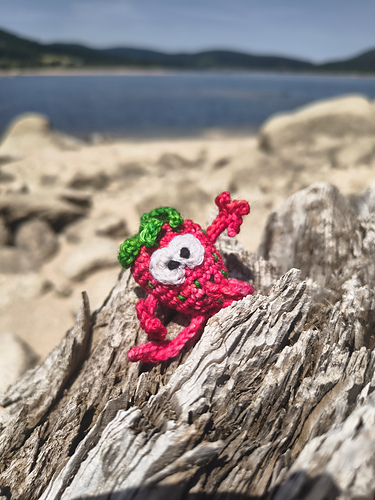 Ravelry: Berry van Straw pattern by Heike Strecker