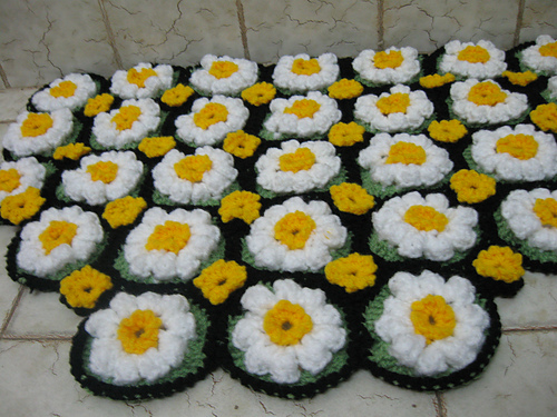 Crocheted Daisy Rug photo 5