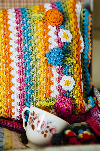 Ravelry: Ric Rac Flower Cushion pattern by Cassie Ward