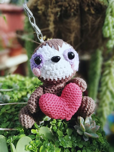 Ravelry: Valentine the Sloth pattern by Aymará López