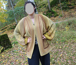 Modell's measures: chest 98 cm (39''), height 176 cm (5' 9''), 
ease 45 cm (18'')