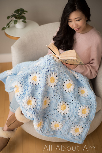 Plush Daisy Blanket