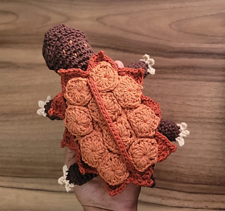 Ravelry: Geo the black-breasted leaf turtle pattern by Susana Rodríguez