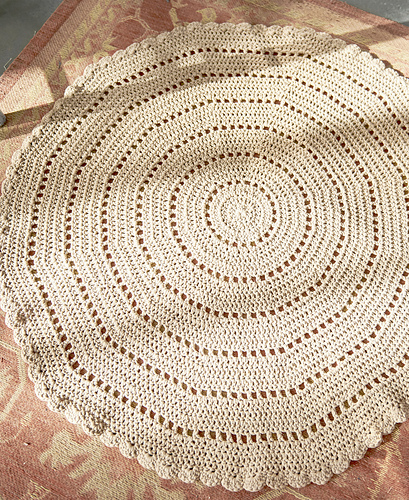 Ravelry: Simple Circle Rug pattern by Amy Gunderson