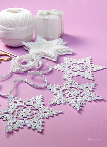 ravelry-christmas-snowflakes-pattern-by-anabelia-handmade