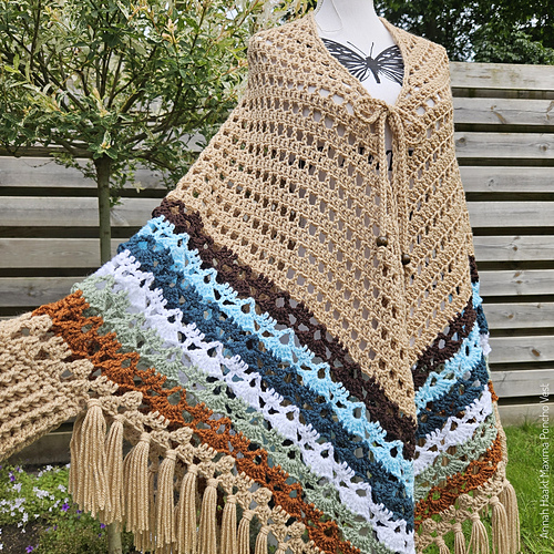 Ravelry: Maxima Poncho Vest pattern by Annah Haakt