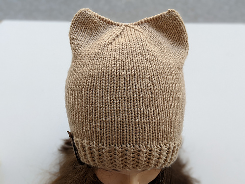 Ravelry: Cat Ears Hat pattern by Annanitato Lolo