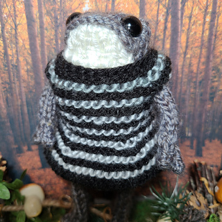 Grey variegated yarn with a solid black yarn 