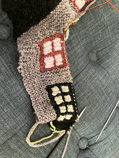 Knitting row 1 of pu and knit
