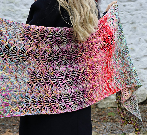 Ravelry: Claddagh Shawl pattern by Carmen Heffernan