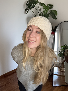 Honey & Salt Hat (sample 2) knit in Drops Nepal 0100