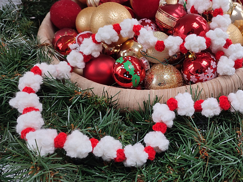 Christmas Popcorn & Berry Garland