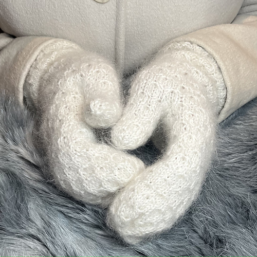 Alvea Mittens