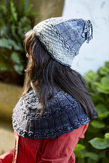 Gusto Wool Echoes Worsted in 4511
Shown with Aster Hat