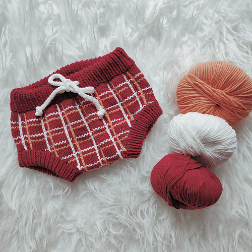 Ravelry Tartan Baby Bloomers pattern by Sandra Magalhães
