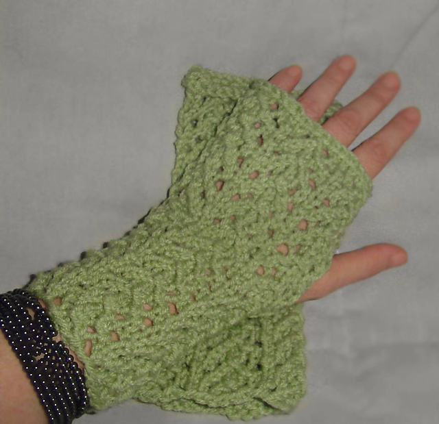 Ravelry Lace Wrist Covers pattern by Barbra Szabrowicz