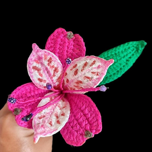 Ravelry: Crochet Alstroemeria flower pattern by T Jaik
