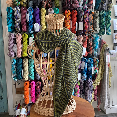 Lining Up Sjal - Nici Griffin