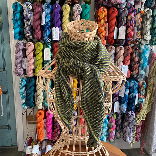 Lining Up Sjal - Nici Griffin