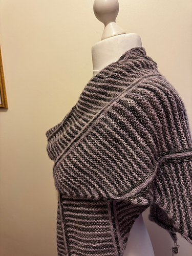 Lining Up Sjal - Nici Griffin