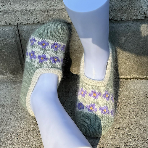 Ravelry: Bestas Tøfler pattern by StrikkeBea