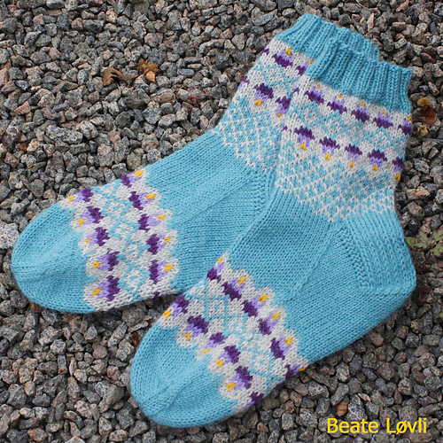 Ravelry: Juliana sokkker pattern by StrikkeBea
