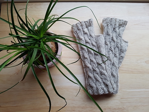 Lue med lange fletter - Bente Andersen