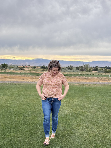 Voksen Playdate Tee Lite - byBigBeeCo