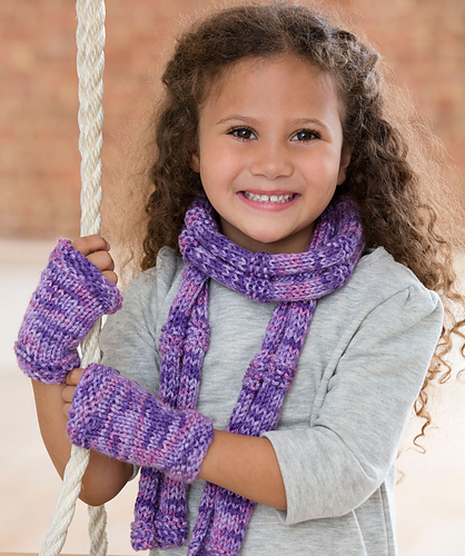 Berry-licious Scarf & Wristers photo 2