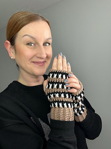 Winter Wishes Fingerless Gloves