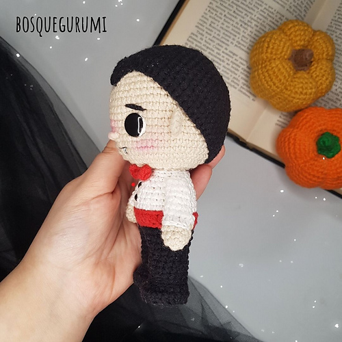 Dracula amigurumi - Paola F. Sousa