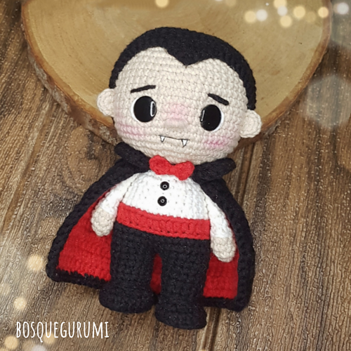 Dracula amigurumi - Paola F. Sousa