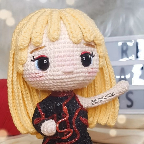 Ravelry: Taylor Swift (Reputation) amigurumi pattern by Paola F. Sousa
