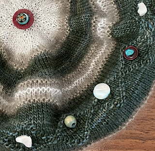 Delectable Slouch Hat version 2, Seaweed Sable colour combo, details