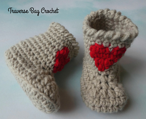Heart hat & bootie set photo 3