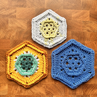Same pattern, different yarn choices