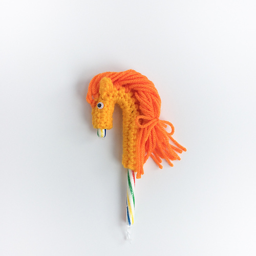 Ravelry Horse Candy Cane Cover pattern by Arina Purcella