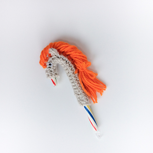 Ravelry Horse Candy Cane Cover pattern by Arina Purcella