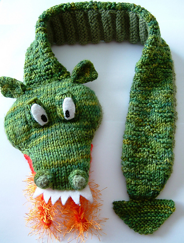 LONG SCARF HEART OF A DRAGON